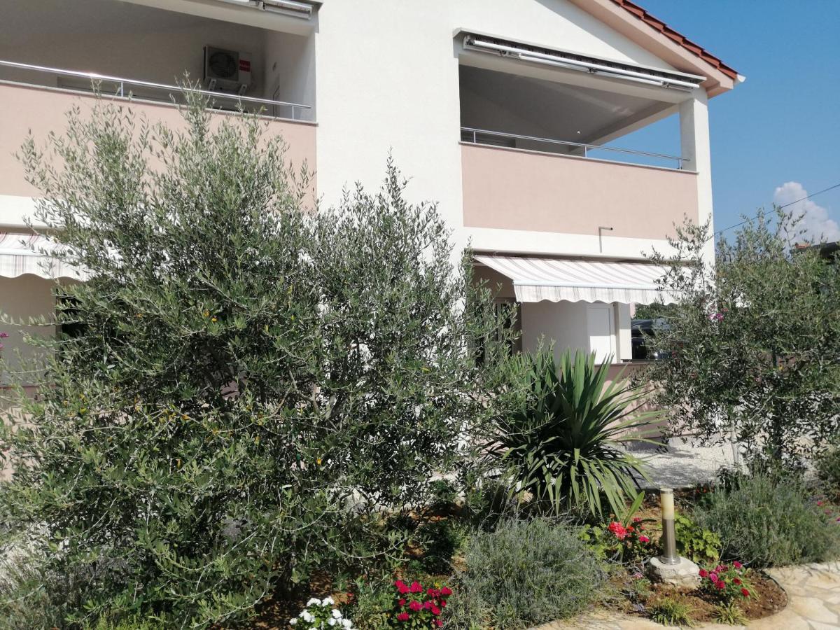 Apartments Ruzmarin Vrsi Buitenkant foto